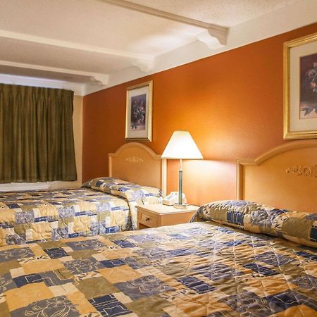 Relax Inn Saint Charles Luaran gambar