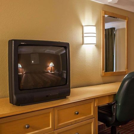 Relax Inn Saint Charles Luaran gambar