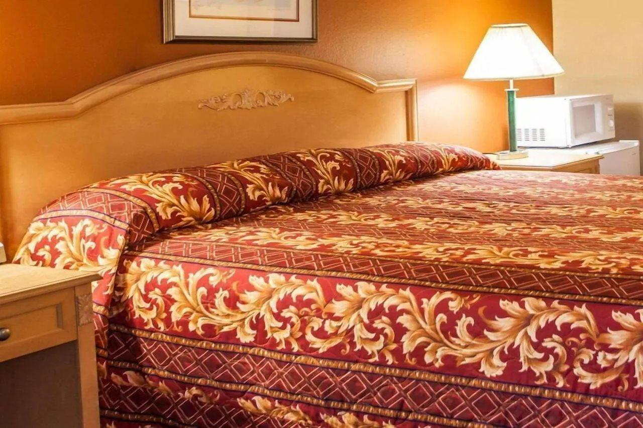 Relax Inn Saint Charles Luaran gambar